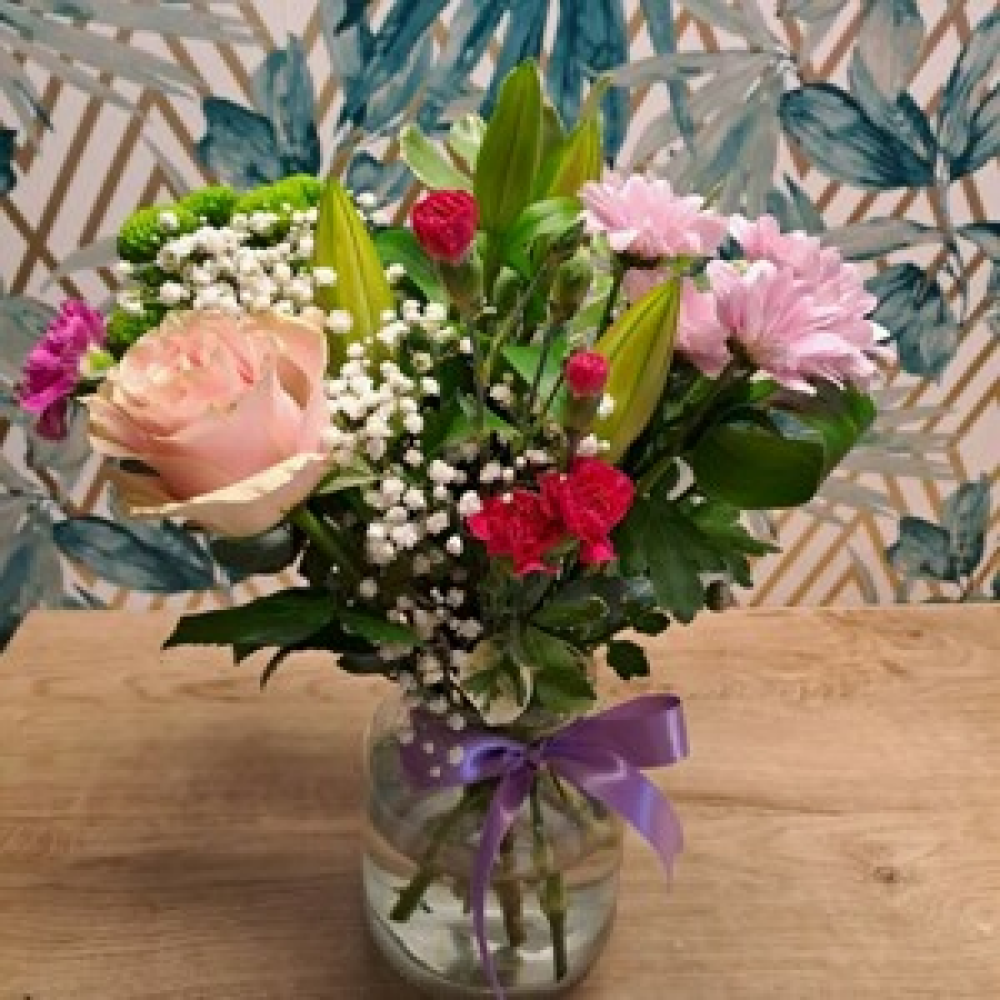 Pretty mix vase Product Image